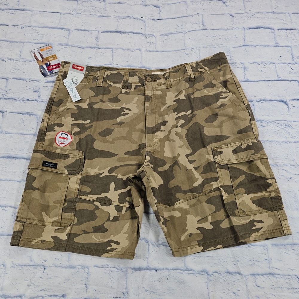 Wrangler Cargo Shorts Mens 44 Camo Relaxed Fit Epic Soft Flex Tech Pocket